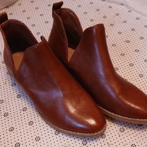 Universal Threads Split Top Ankle Boot